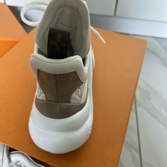 Louis Vuitton Archlight Sneaker in a 37 - Picture 5 of 5